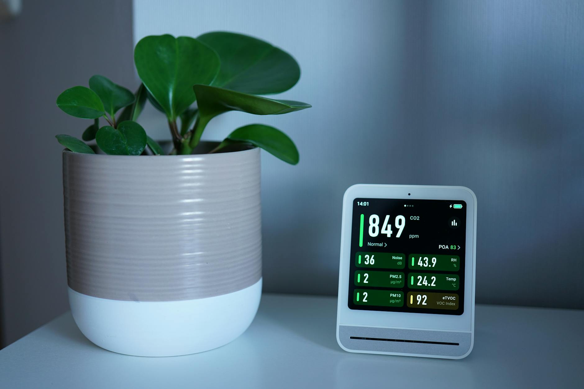 Perbandingan Komprehensif: Monitoring Lingkungan Manual vs. Digital Berbasis IoT